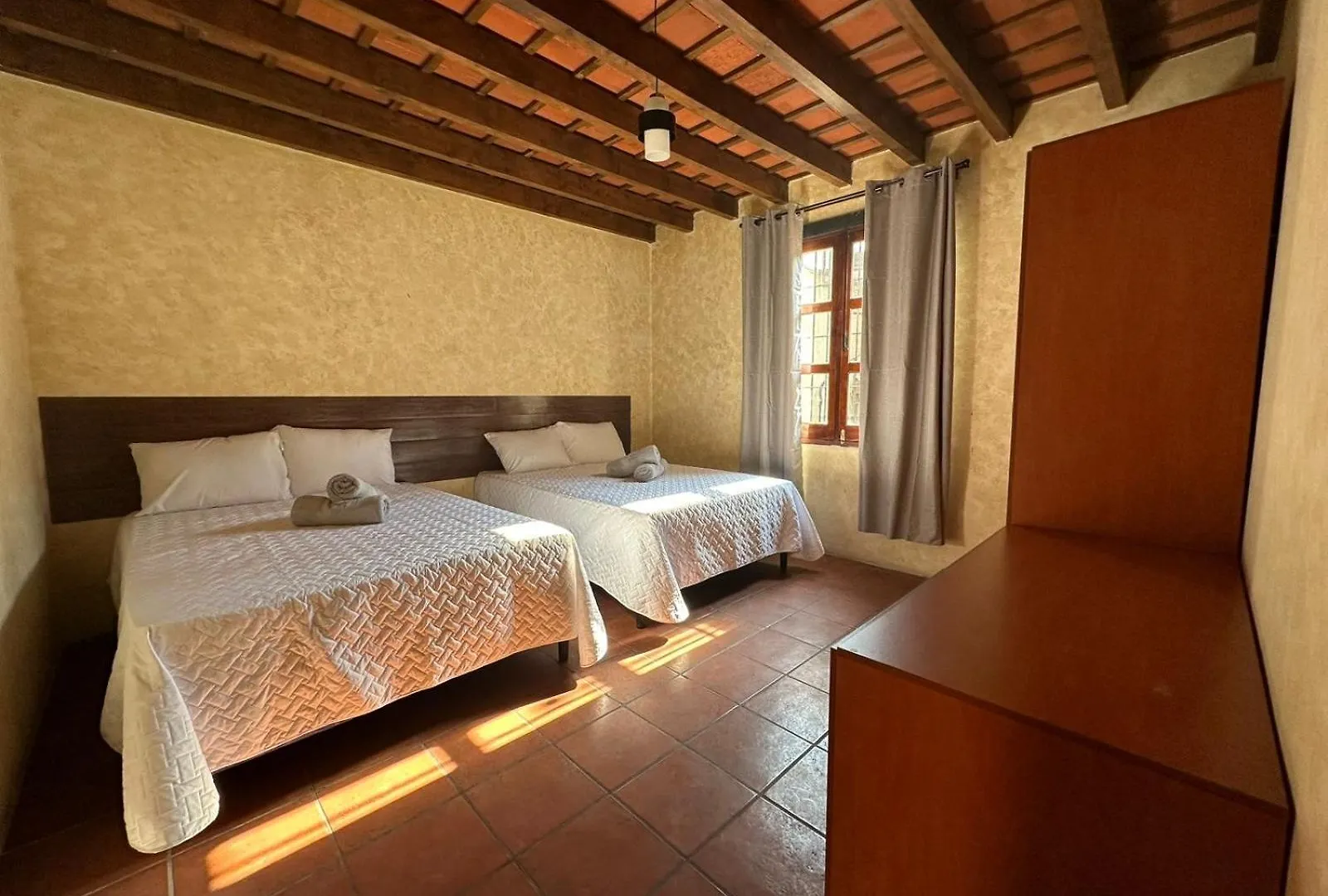 Casa Los Heroes Antigua